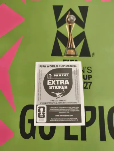 Álbum FIFA con lámina de Cristiano Ronaldo - miniatura 2