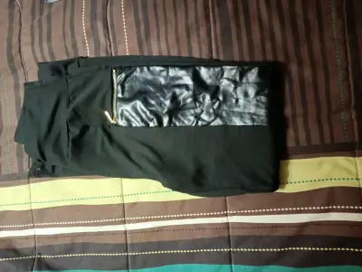 Leggings negros con detalles de cuero - miniatura 2