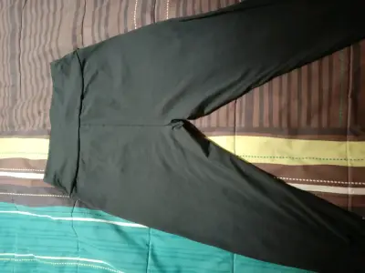 Leggings negros con detalles de cuero - miniatura 3