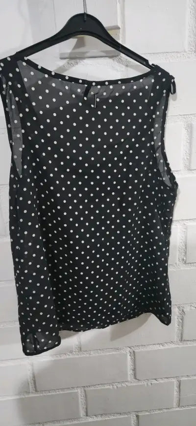 Blusa negra de lunares blancos - miniatura 2