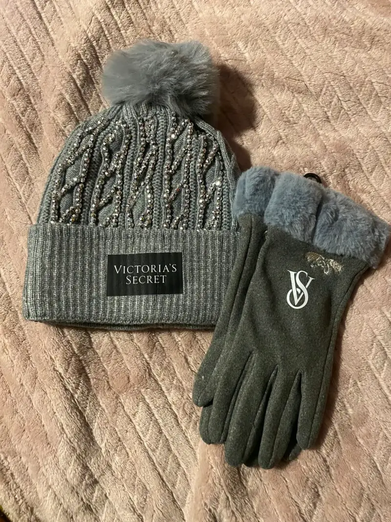 Set de gorro y guantes Victoria's Secret - 3