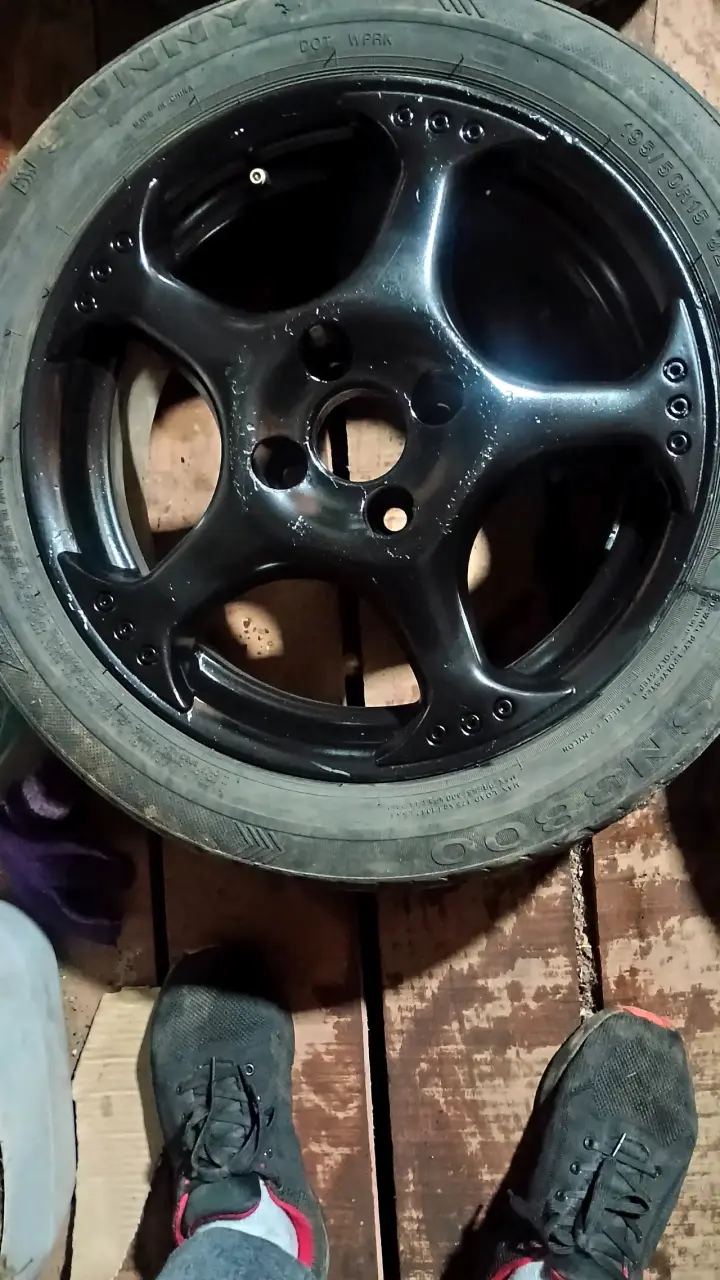 Juego de 4 llantas negras para auto - 3