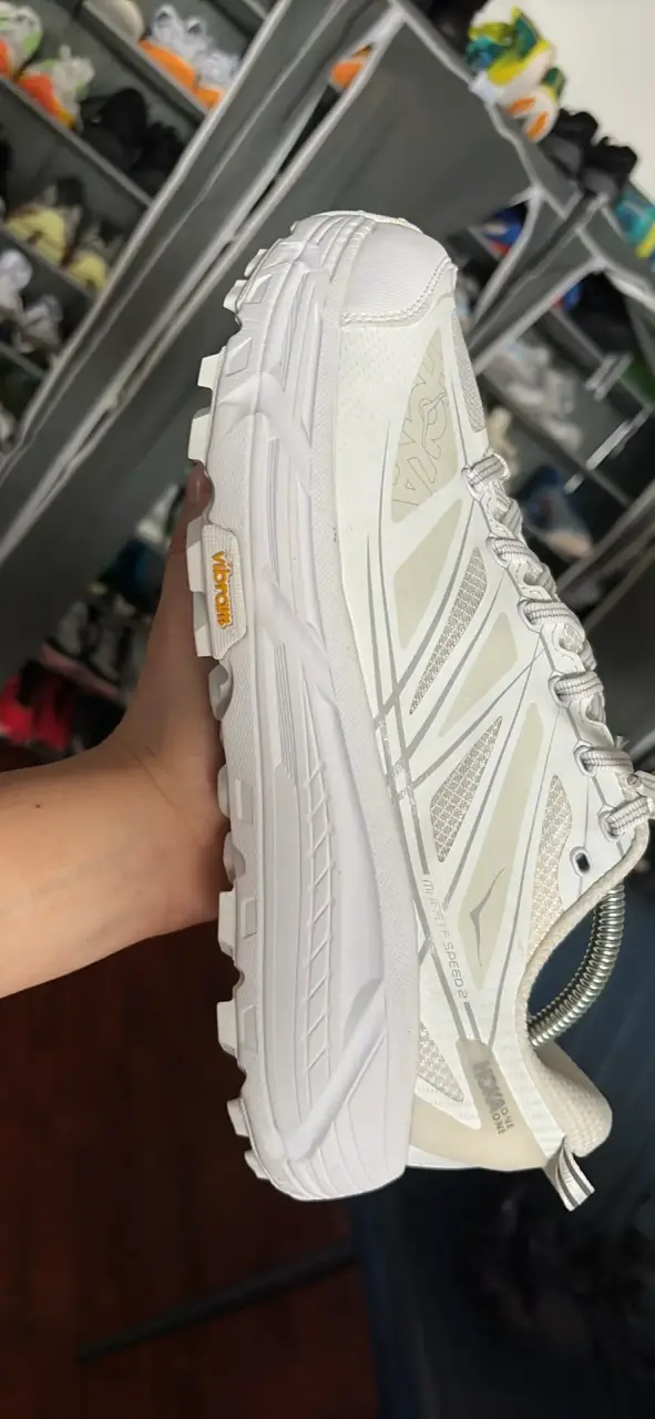 Zapatillas deportivas blancas Hoka planta vibram - 2