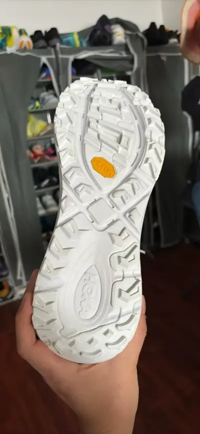 Zapatillas deportivas blancas Hoka planta vibram - miniatura 6