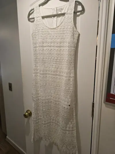 Vestido blanco de encaje elegante - miniatura 1