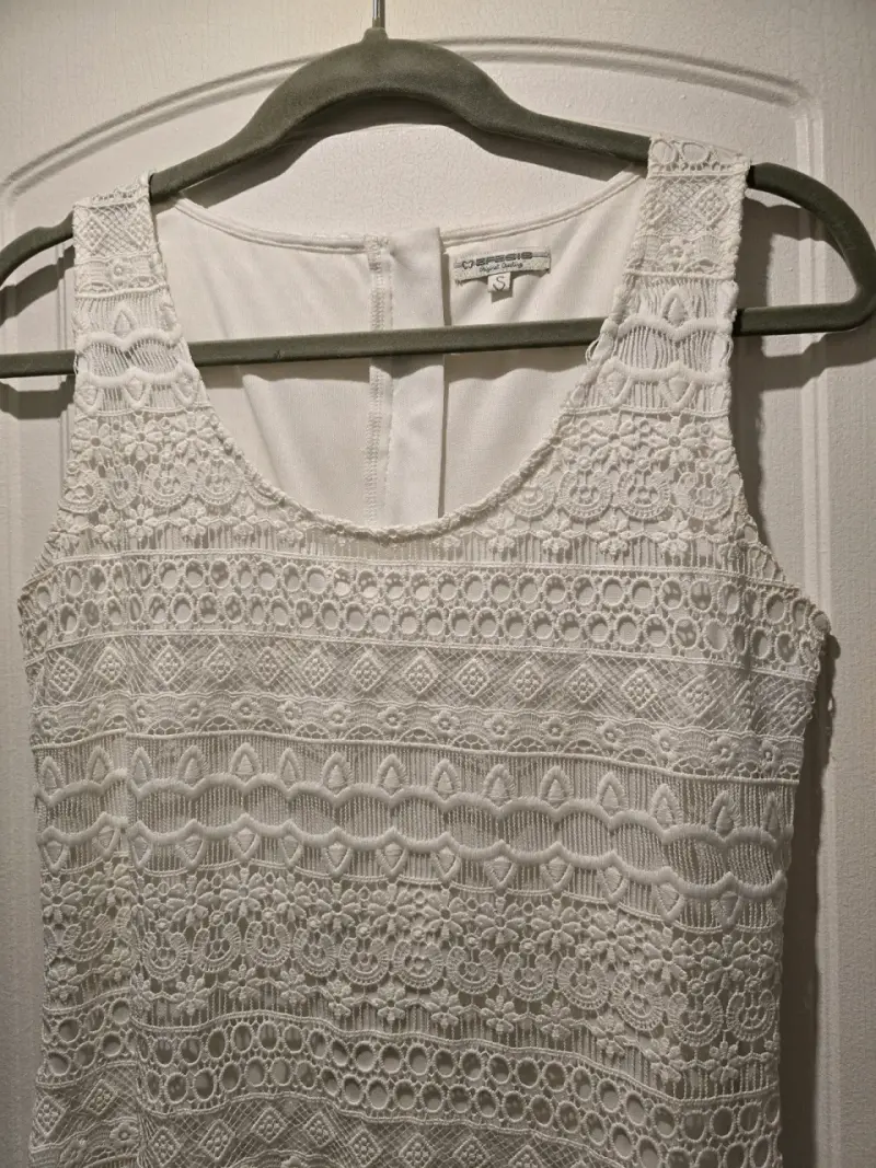 Vestido blanco de encaje elegante - 2