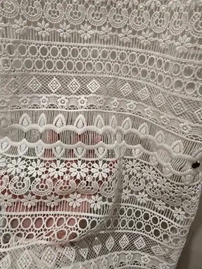 Vestido blanco de encaje elegante - miniatura 4