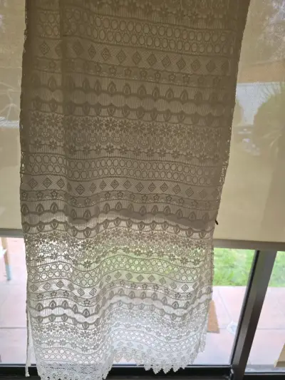 Vestido blanco de encaje elegante - miniatura 5