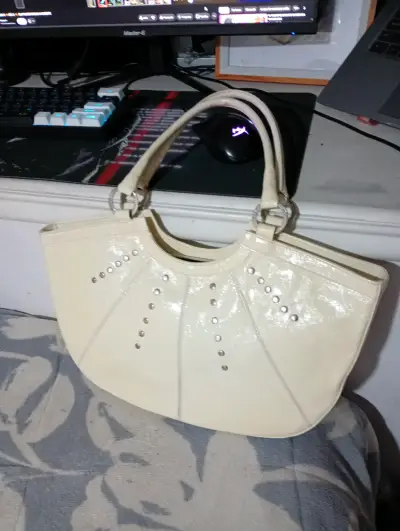 Cartera Gacel beige con detalles metálicos - miniatura 1
