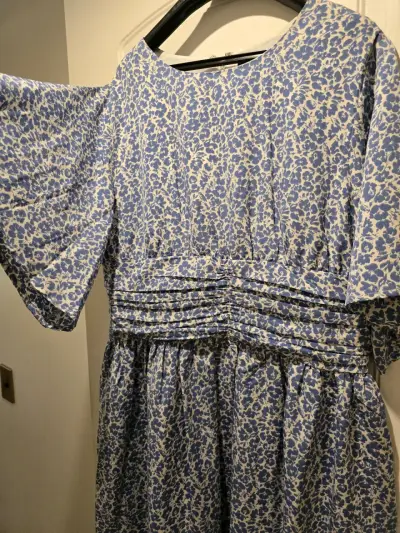 Vestido estampado azul y blanco - miniatura 1