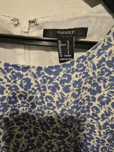 Vestido estampado azul y blanco - miniatura 4