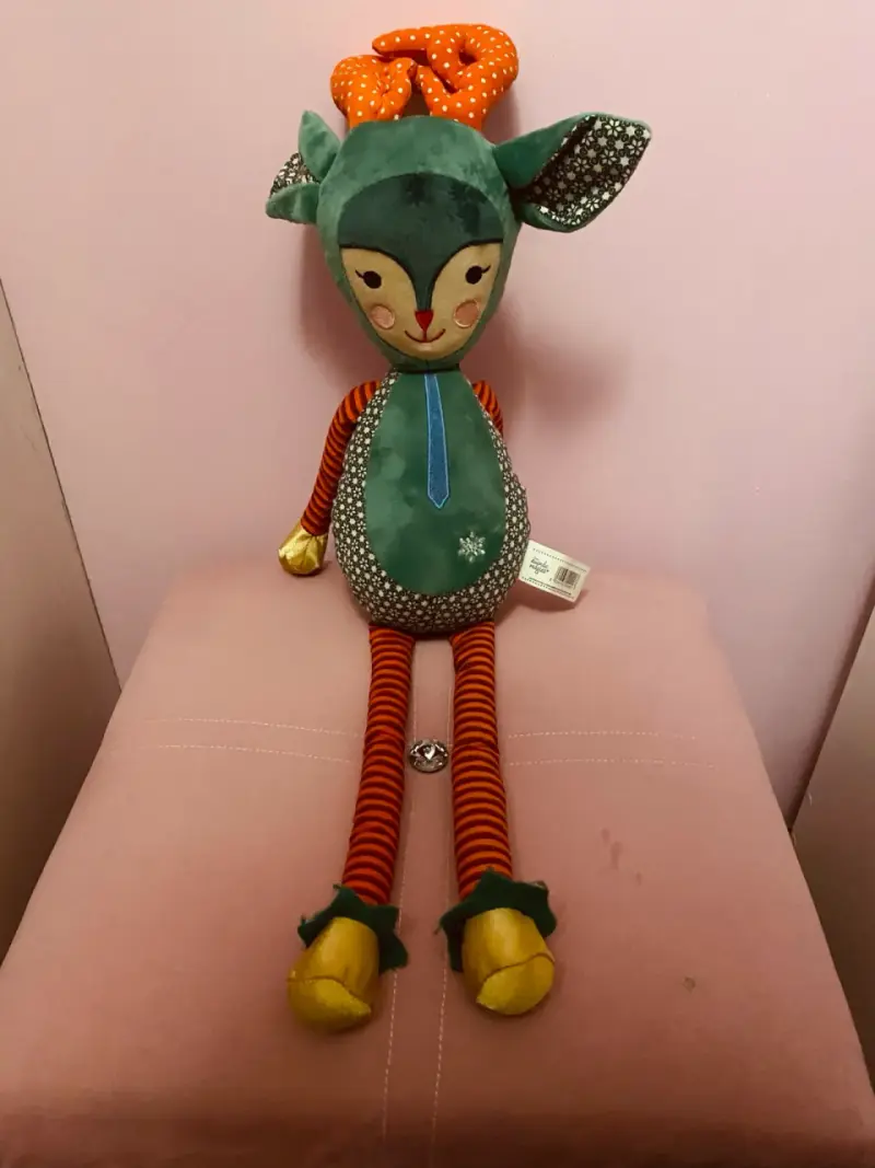 Muñeco de peluche ciervo colorido