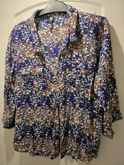 Blusa floral azul de manga 3/4 verano - miniatura 1