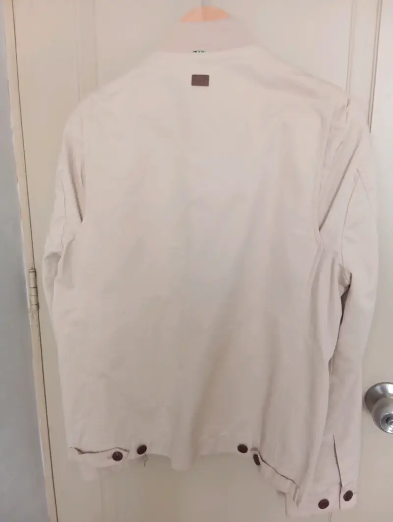 Chaqueta beige con cierre y bolsillos - 2