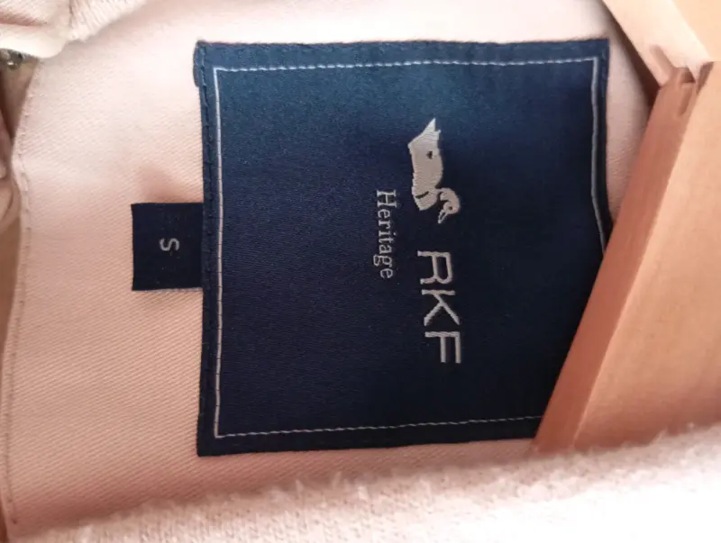 Chaqueta beige con cierre y bolsillos - 3