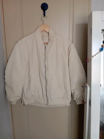 Chaqueta beige de Zara con cierre - miniatura 1