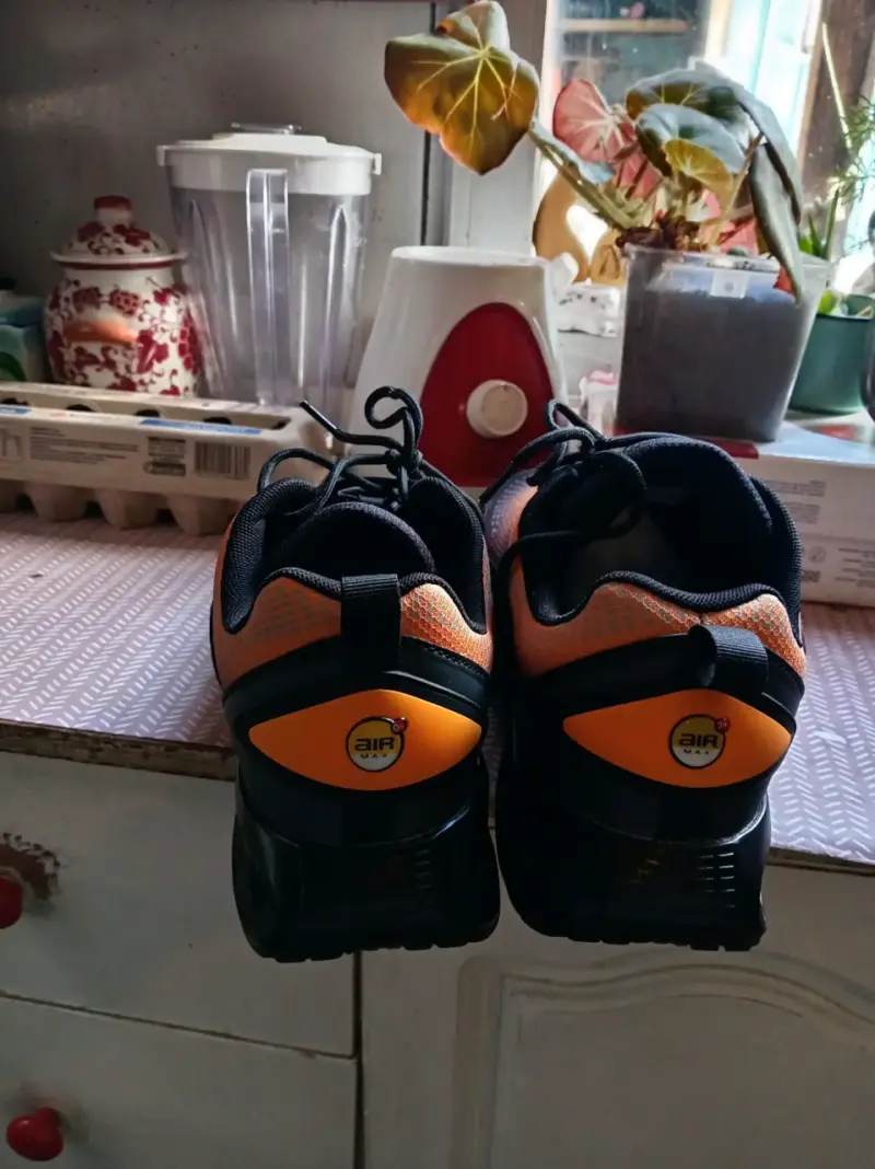 Zapatillas deportivas Air color naranja y negro - 3