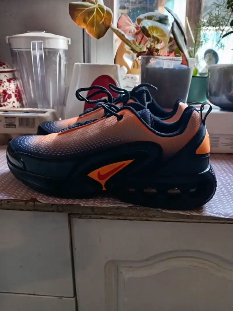Zapatillas deportivas Air color naranja y negro - 4