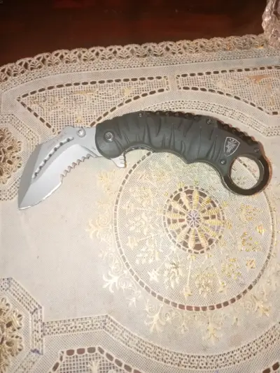 Cuchillo táctico plegable con hoja curva - miniatura 4