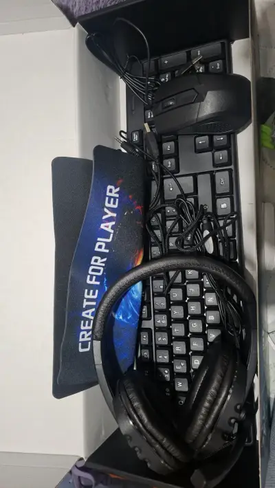 Set de accesorios gamer RGB K60 - miniatura 2