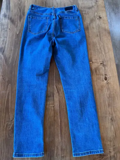 Jeans azul clásico para mujer - miniatura 2