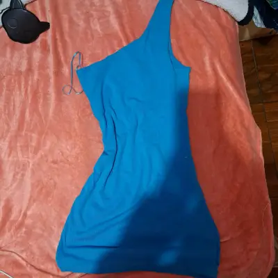 Vestido azul de un solo hombro - miniatura 1