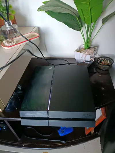 Consola PlayStation 4 en buen estado - miniatura 1