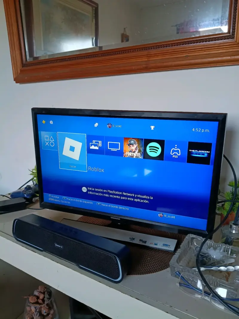 Consola PlayStation 4 en buen estado - 2
