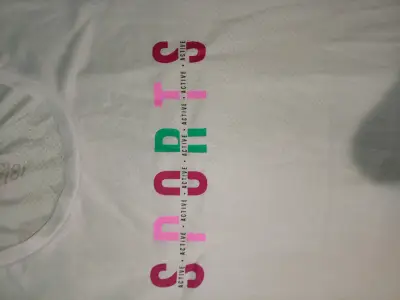 Polera deportiva blanca con diseño 'SPORTS' - miniatura 2