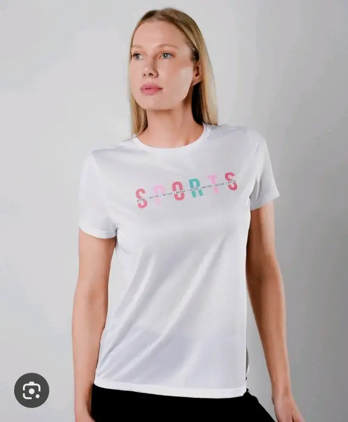 Polera deportiva blanca con diseño 'SPORTS' - 4