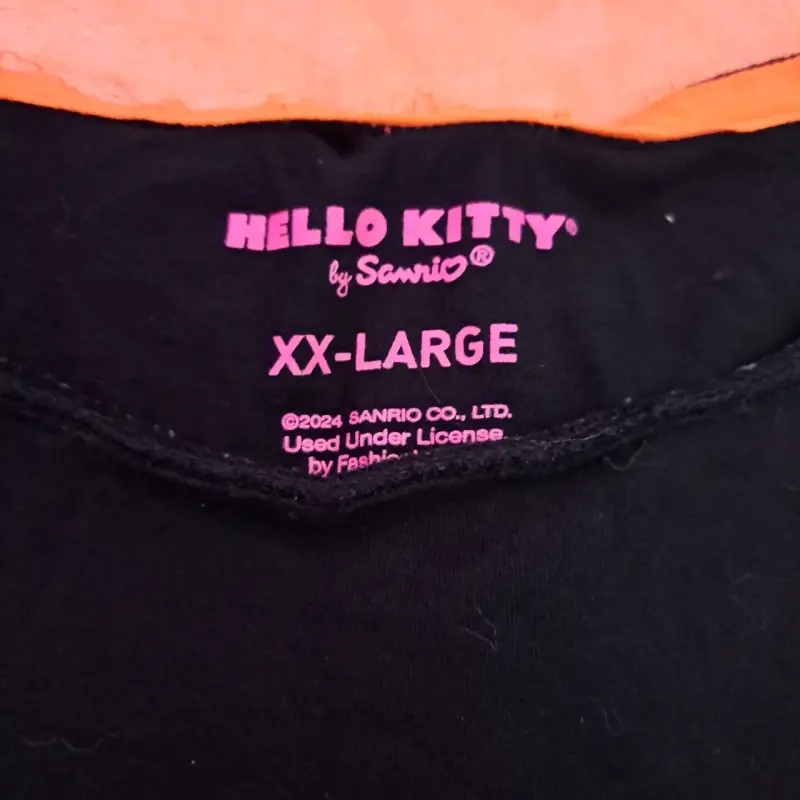 Polera Hello Kitty negra talla XXL - 2