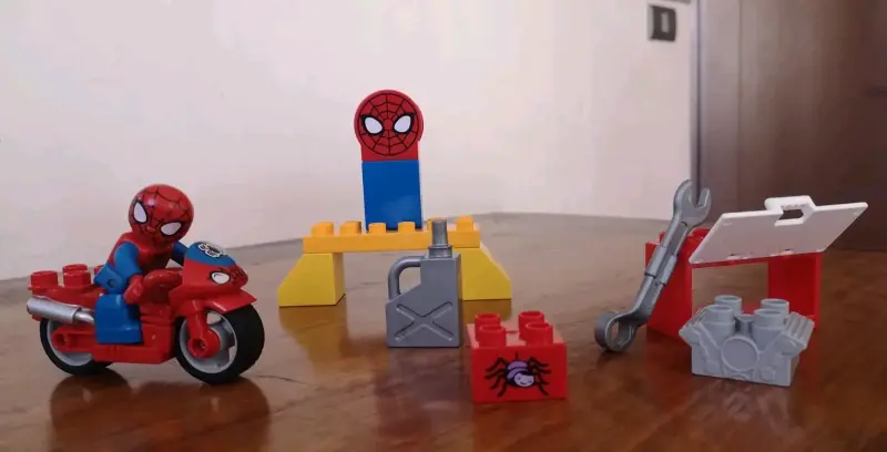 LEGO DUPLO Spider-Man taller de la moto araña - 3