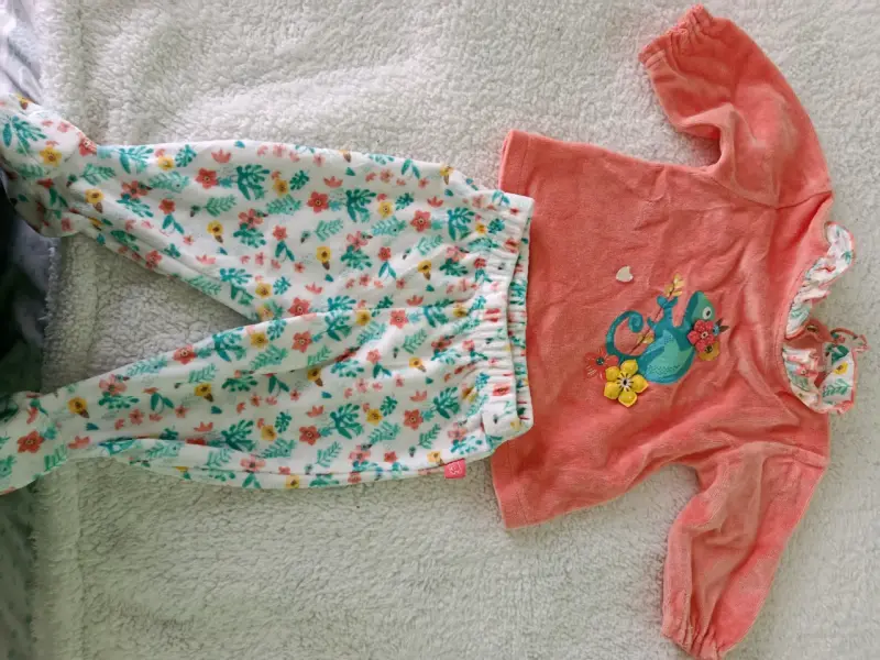 Conjunto  infantil con diseño floral