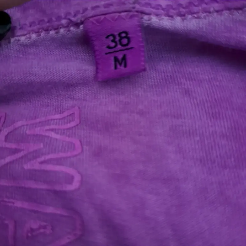 Polera morada con estampado 'Dare to Dream' - 2