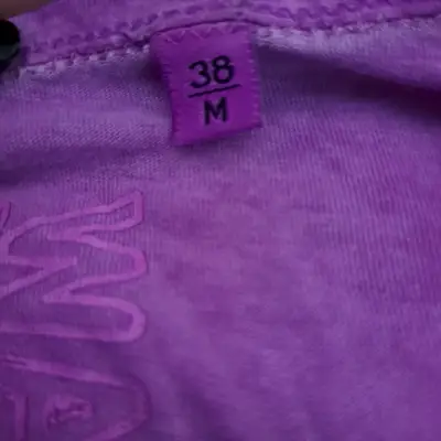 Polera morada con estampado 'Dare to Dream' - miniatura 2