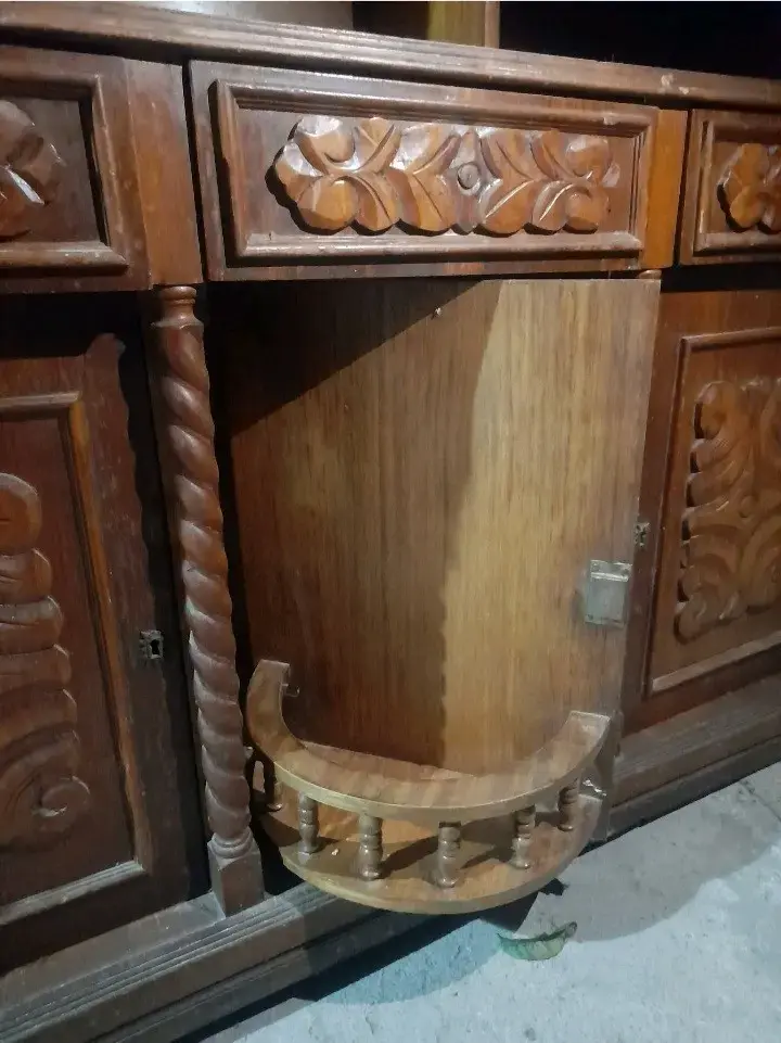 Mueble de madera tallada para sala - 3