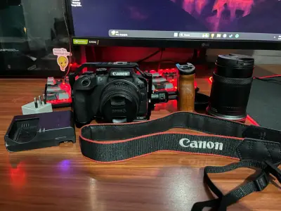 Cámara Canon EOS R10 con accesorios - miniatura 2
