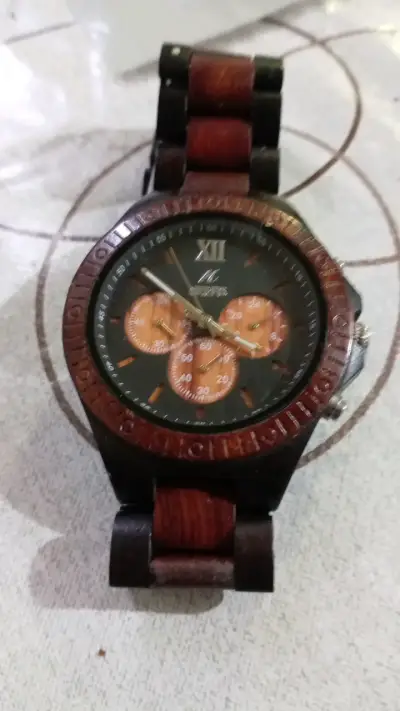Reloj de pulsera de madera con cronógrafo - miniatura 1