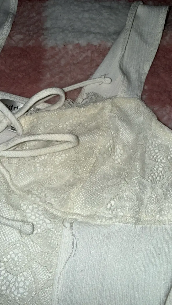 Top de encaje blanco con tirantes - 2