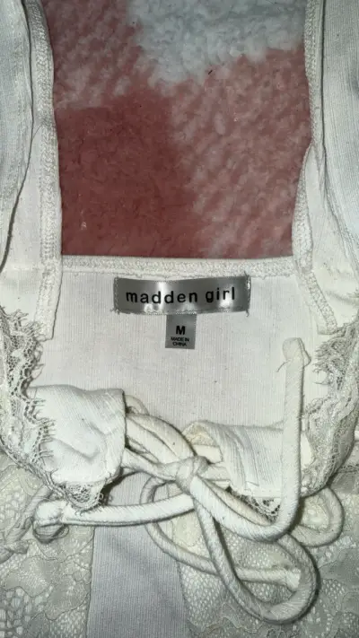 Top de encaje blanco con tirantes - miniatura 3