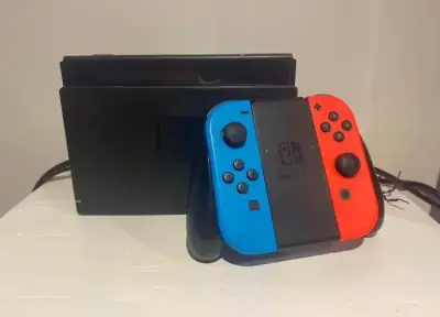 Consola Nintendo Switch con Joy-Con rojo y azul - miniatura 1
