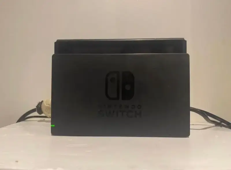Consola Nintendo Switch con Joy-Con rojo y azul - 3