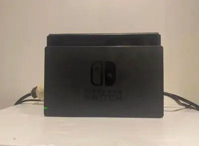 Consola Nintendo Switch con Joy-Con rojo y azul - miniatura 3