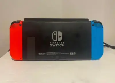 Consola Nintendo Switch con Joy-Con rojo y azul - miniatura 4