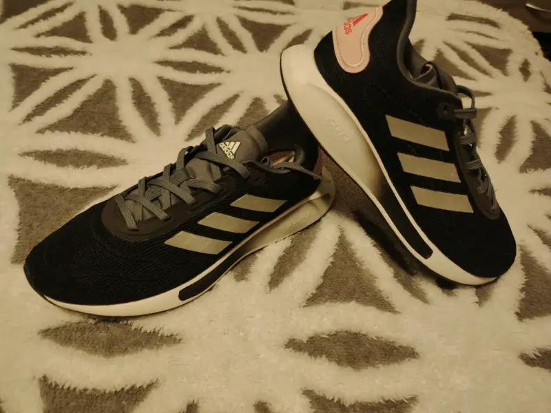 Zapatillas Adidas negras con logo