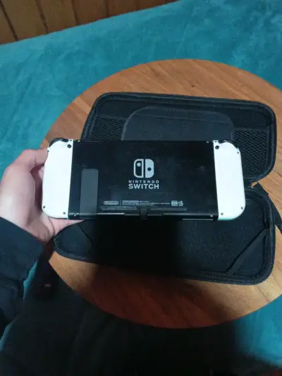 Consola Nintendo Switch con estuche - miniatura 2