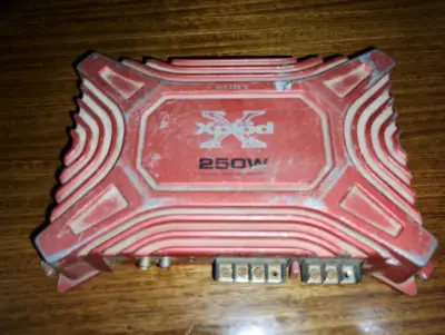 Amplificador Sony Xplod 250W rojo - miniatura 1