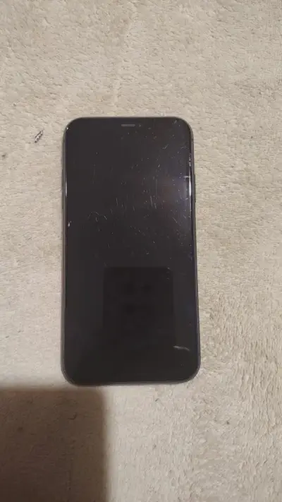 iphone 11 en buen estado - miniatura 3