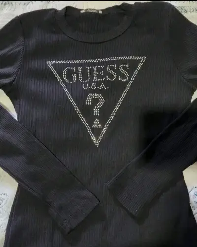 Vestido negro Guess con logo brillante réplica - miniatura 2
