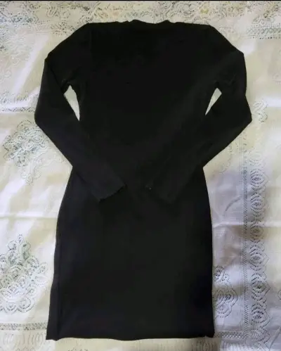 Vestido negro Guess con logo brillante réplica - miniatura 3